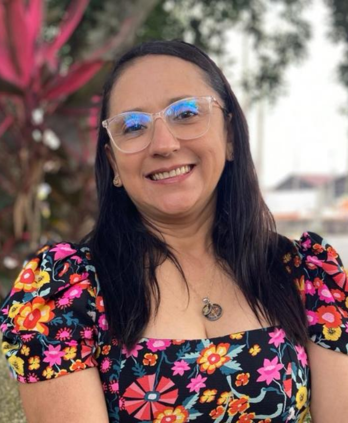 Profª. Esp. Viviane Cartágenes