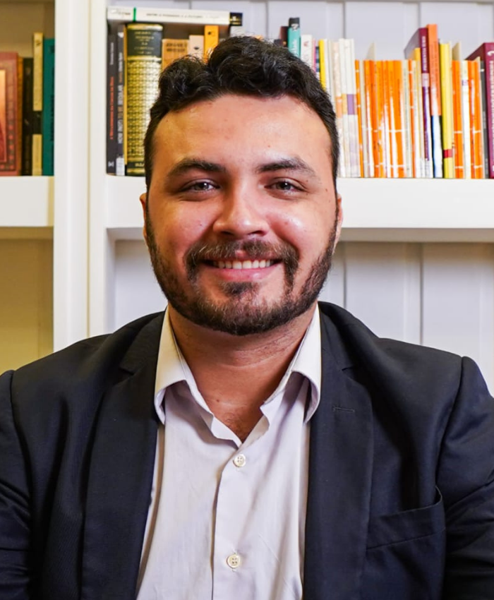 Prof. Me. Ayrton Machado